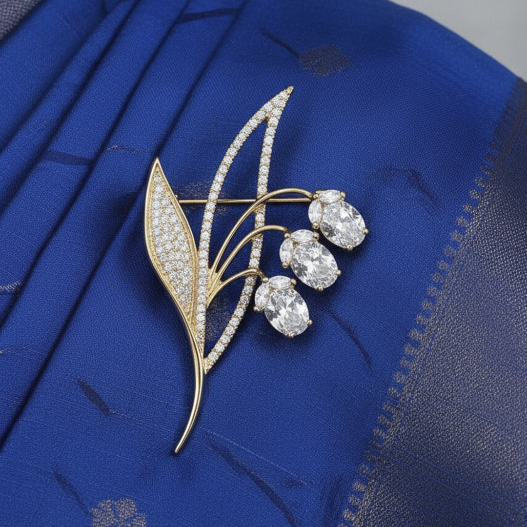 Women’s Floral Brooch in Gold with Crystal Detailing