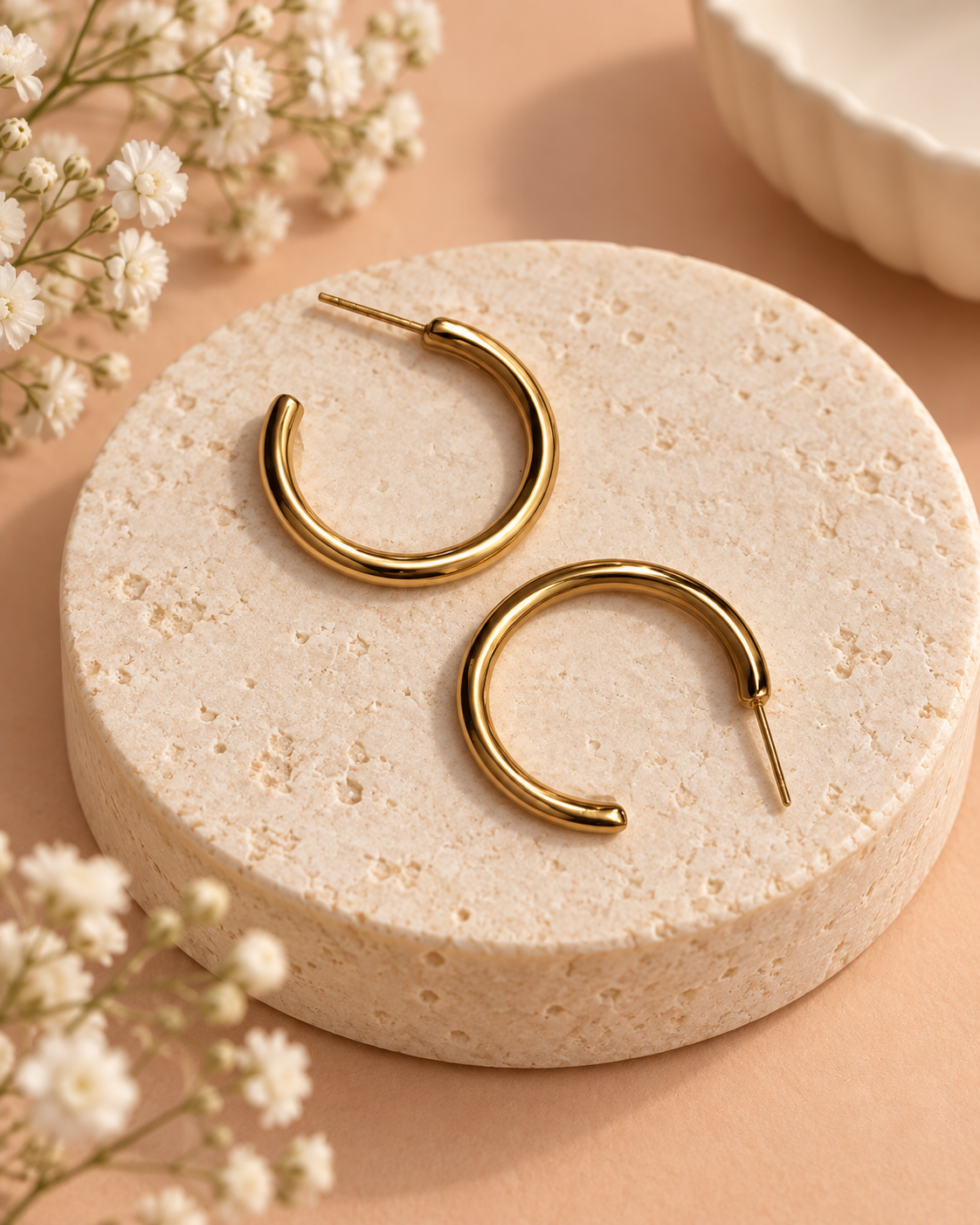 The Classic Curve Hoops in Gold Tone