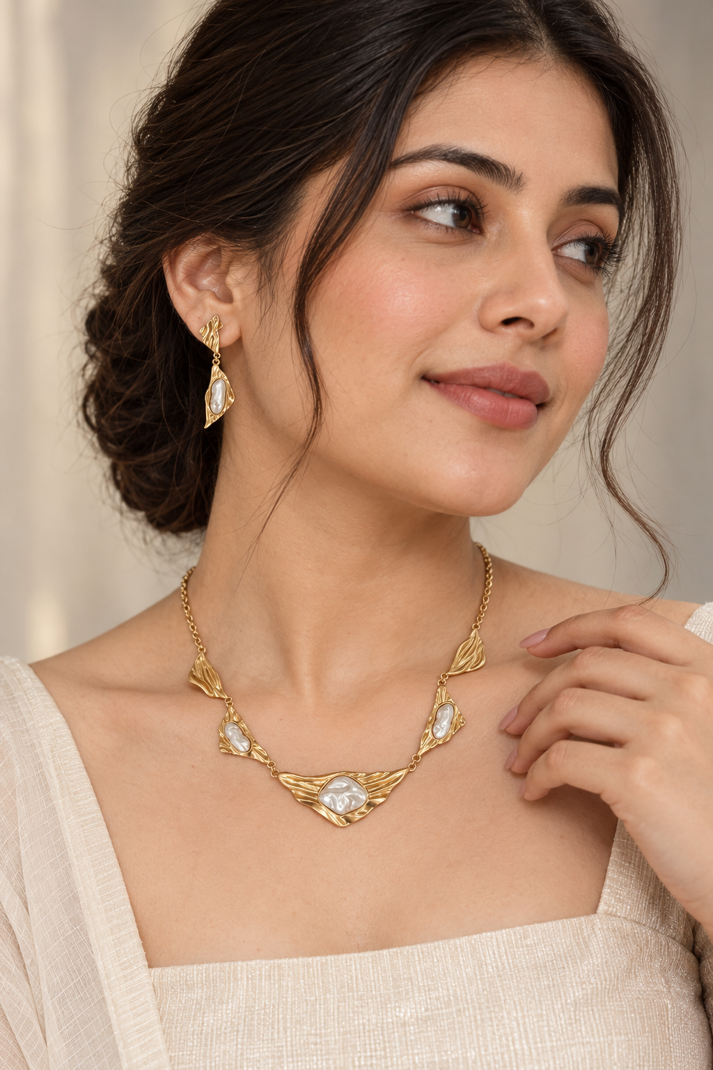 Molten Pearl Necklace Set
