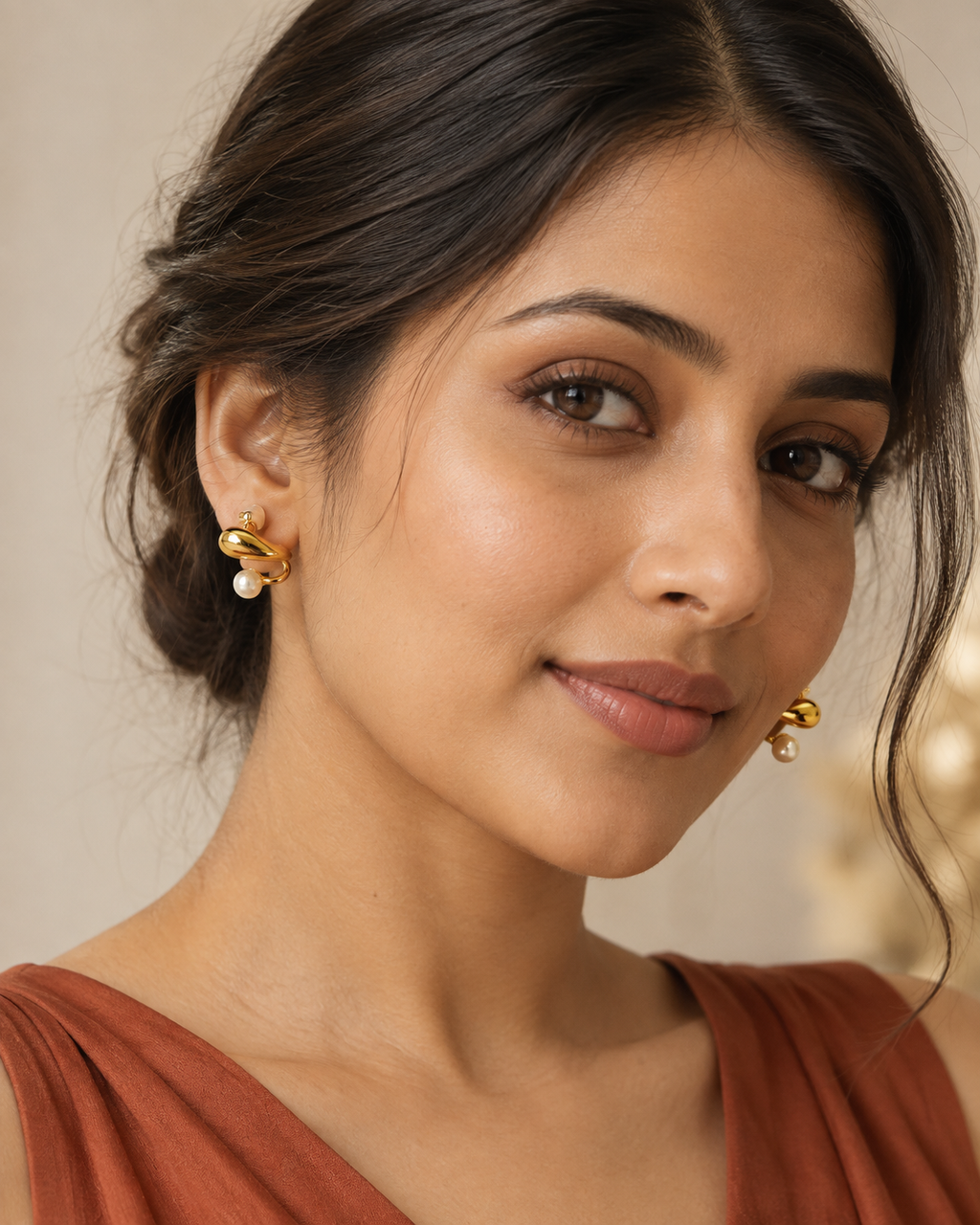 Sway Pearl Stud Earrings