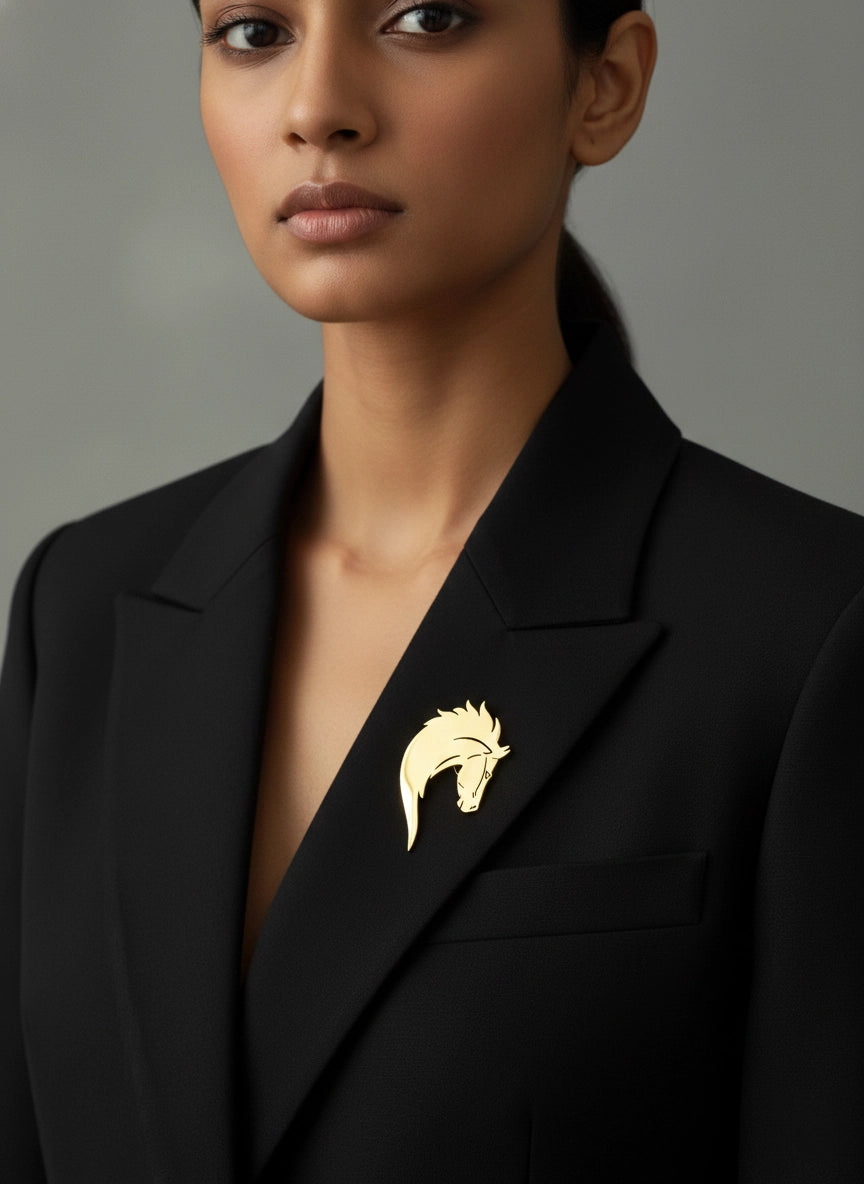 Horse Head Unisex Brooch – Gold-Toned Statement Pin