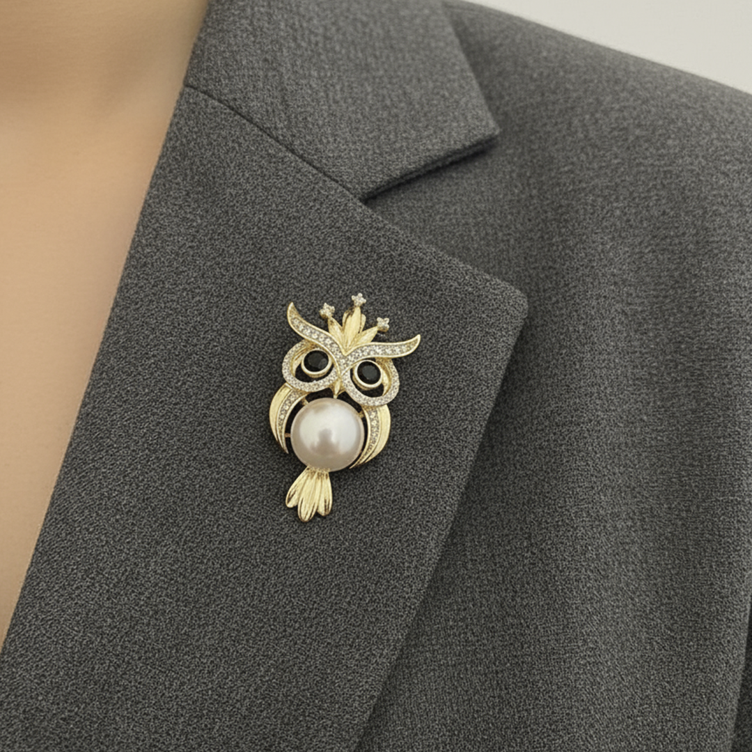 Men’s Owl Brooch in Gold with Pearl Accent