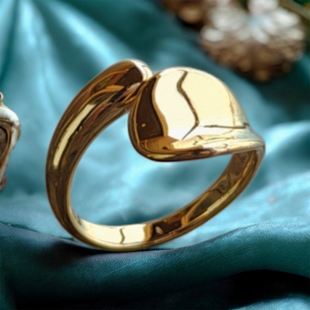 Classic 18k Gold Twisted Ring
