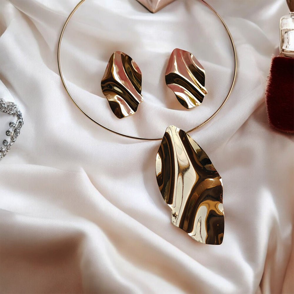 Stiff Leaf Necklace With Earrings Set