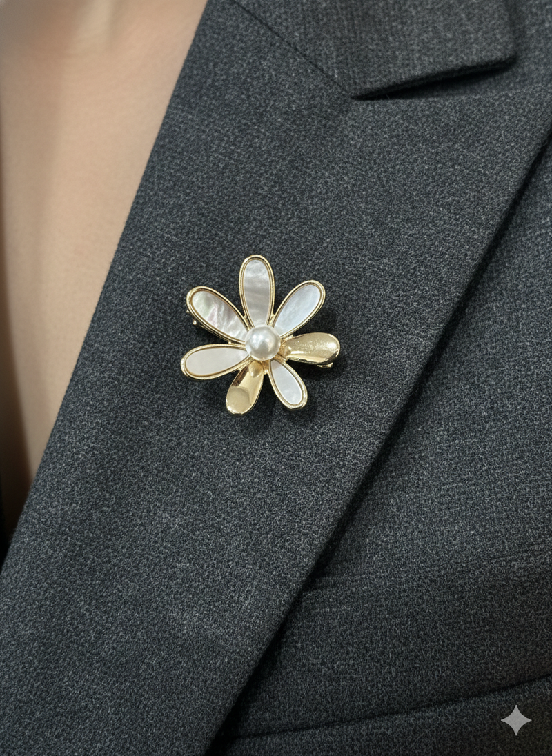 Classic Daisy Pearl Brooch