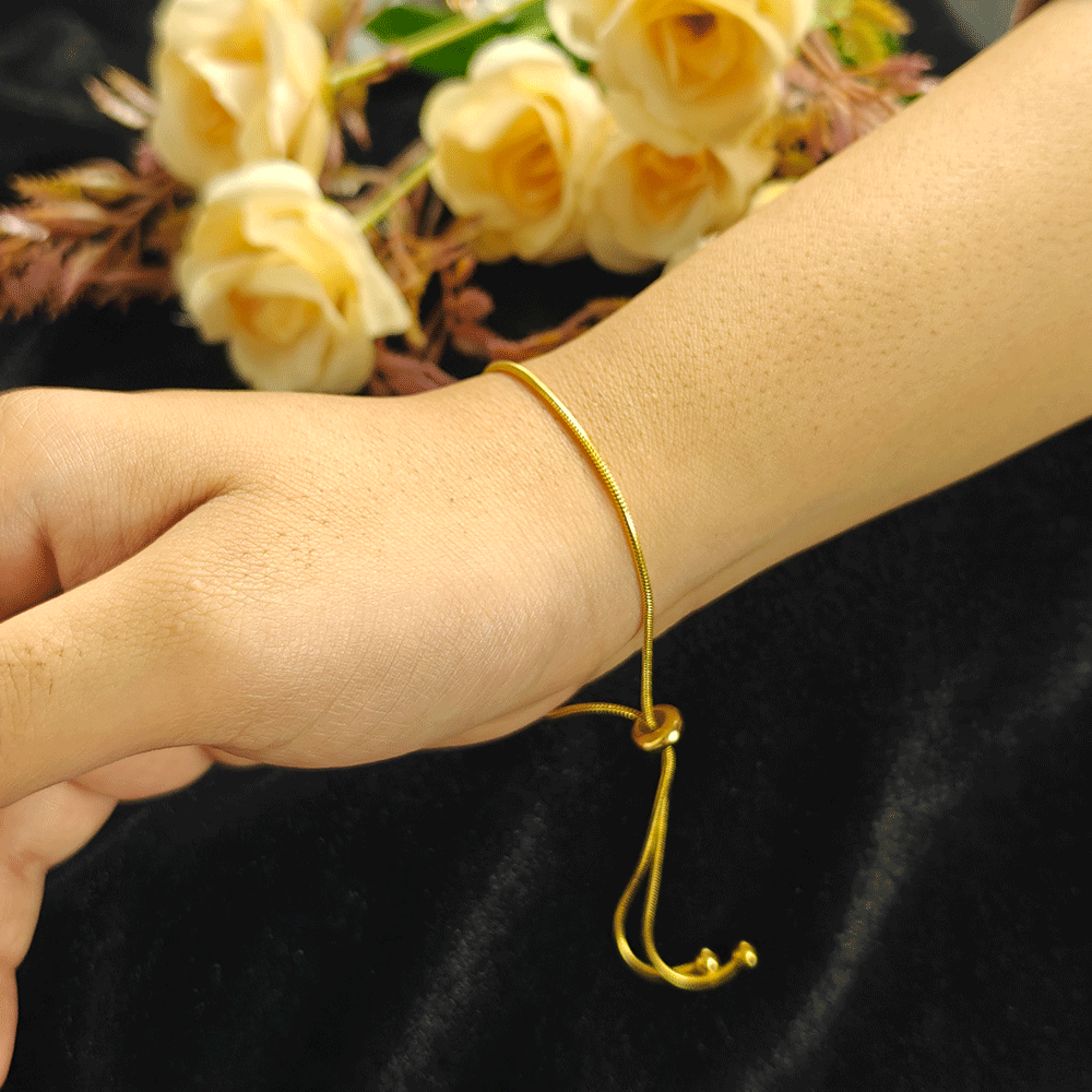 Sleek 18k Gold Chain Slider Bracelet