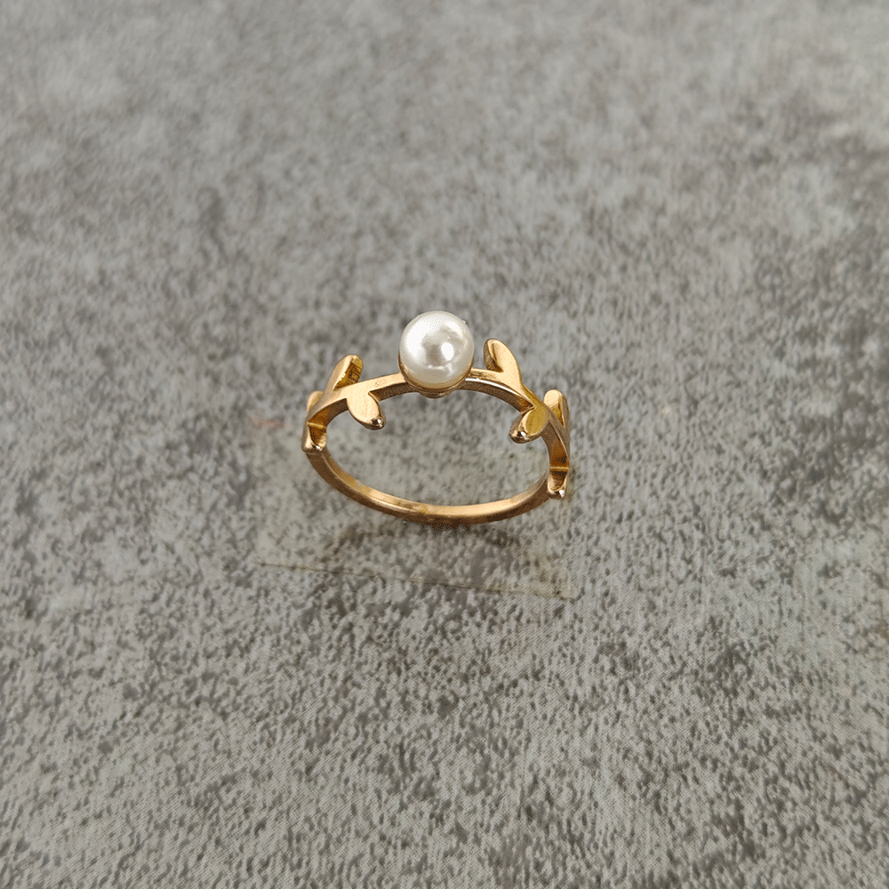 Leaf and Pearl Finger Ring