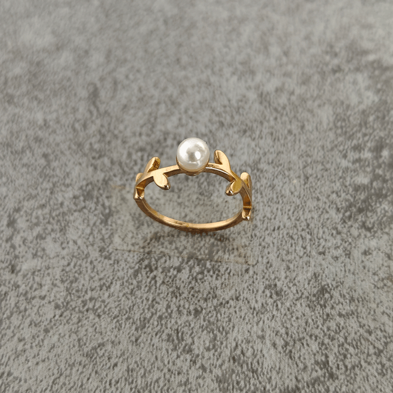 Leaf and Pearl Finger Ring