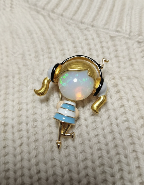 Aura Melody Brooch