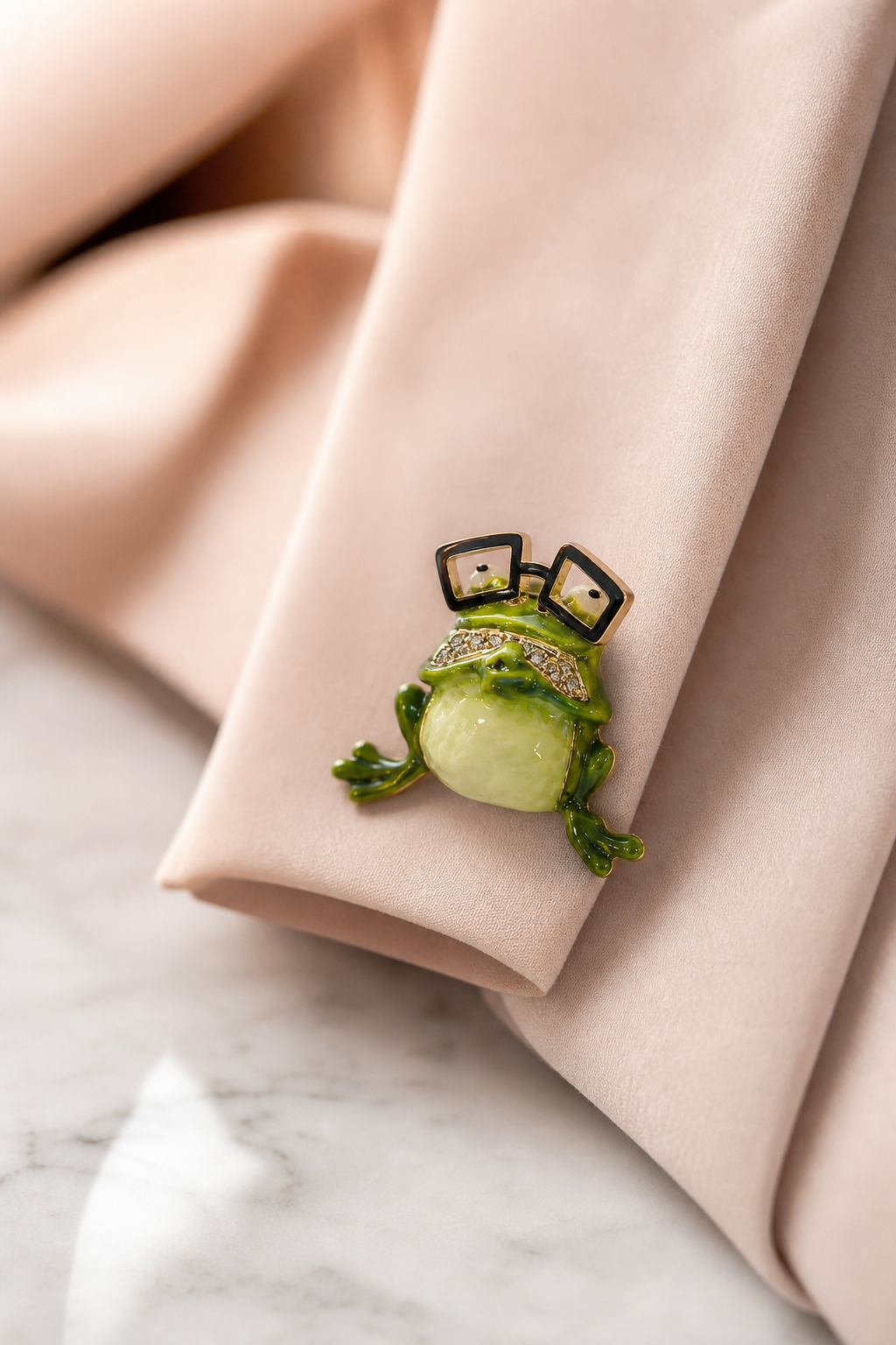 Hoppy Scholar Brooch