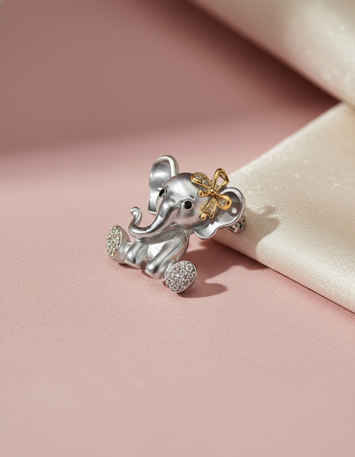 Tiny Trunk Princess Brooch in Metal