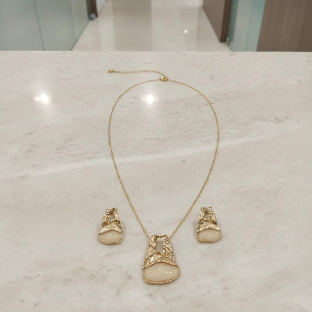 Soft Stone Necklace Set